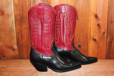 Mule Hide Black & Red